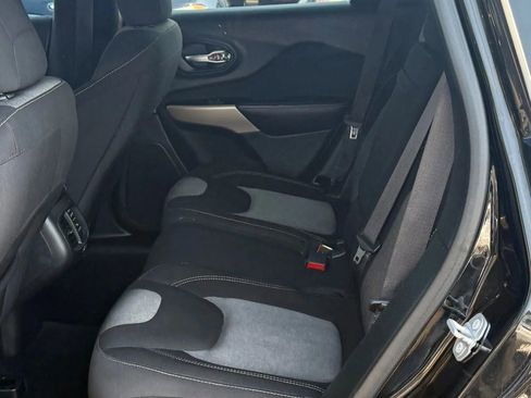 Used 2017 Jeep Cherokee Sport image 9