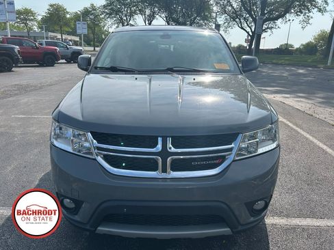 Used 2019 Dodge Journey SE FWD image 2