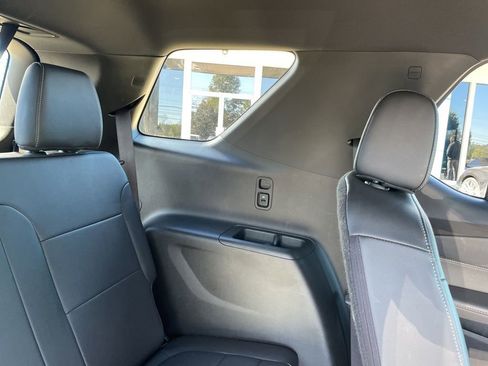 Used 2023 Chevrolet Traverse LT image 39