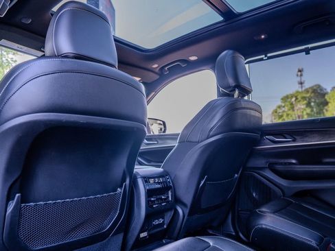 Used 2024 Jeep Grand Cherokee L Limited w/ Luxury Tech Group II image 21