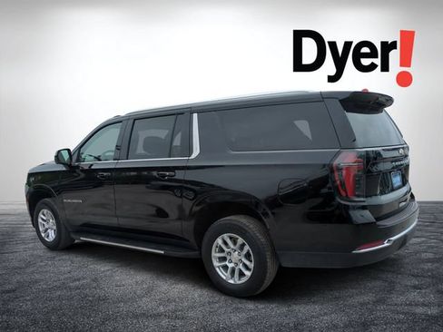 Used 2025 Chevrolet Suburban LT AWD/4WD image 6