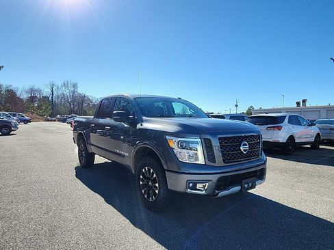 Used 2019 Nissan Titan PRO-4X image 7