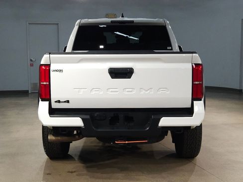 Certified 2025 Toyota Tacoma TRD Off-Road AWD/4WD image 6