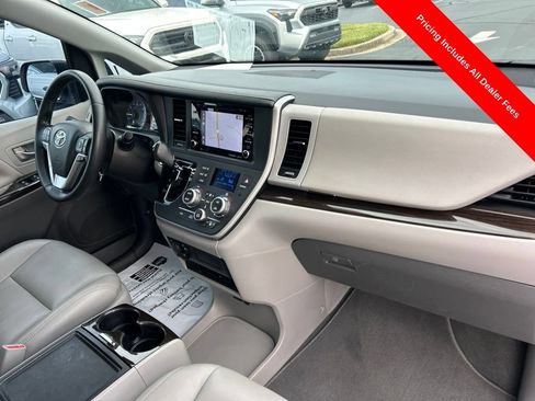Used 2020 Toyota Sienna XLE Premium AWD/4WD image 25