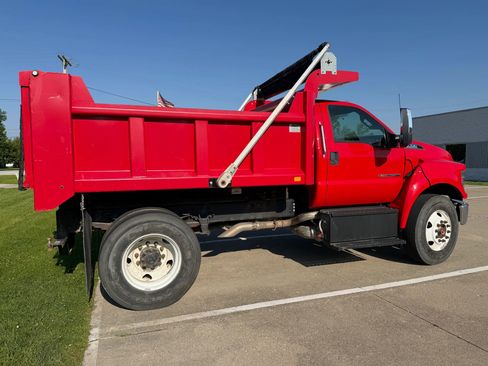 Used 2023 Ford F750 2WD Regular Cab Super Duty image 5