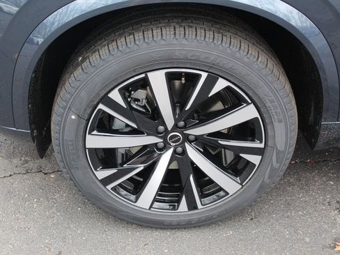 New 2026 Volvo XC90 B5 Core w/ Protection Package Premier image 10