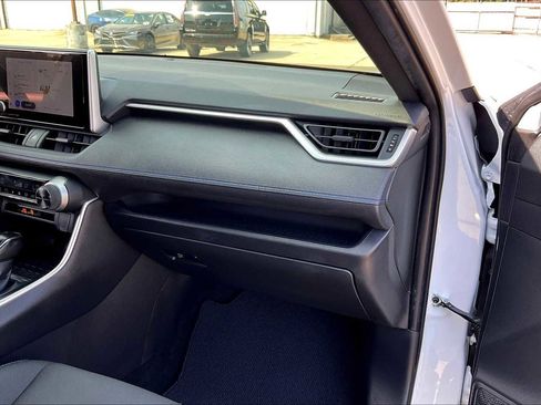 Used 2024 Toyota RAV4 SE image 16