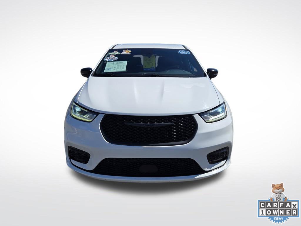 Used 2024 Chrysler Pacifica Limited FWD image 2