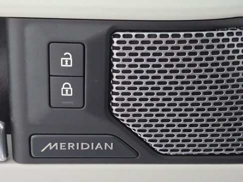 Used 2022 Land Rover Defender 110 S AWD/4WD image 23