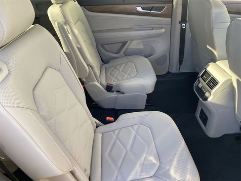 New 2026 Volkswagen Atlas SE image 9