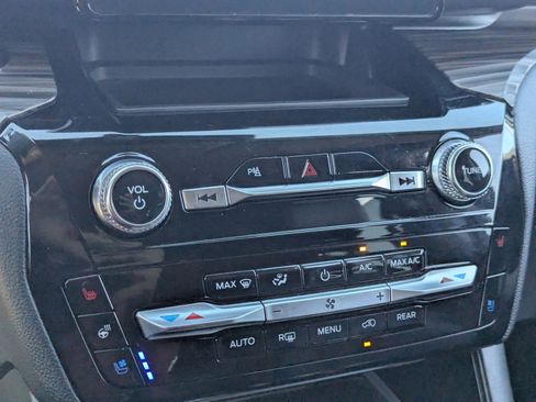 Certified 2024 Ford Explorer Limited image 23