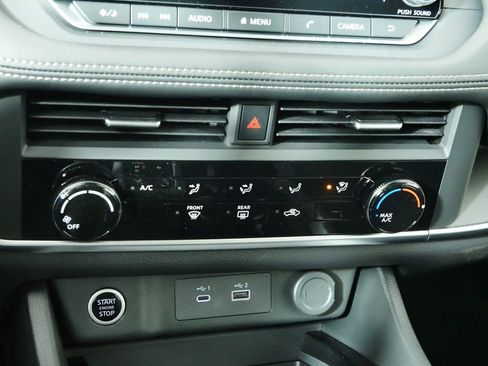 Used 2023 Nissan Rogue S image 24