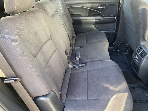 Used 2022 Honda Pilot Sport image 11