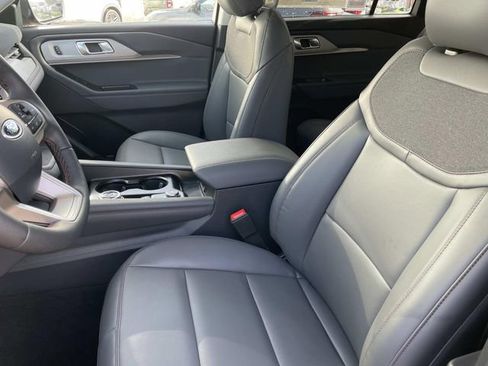 New 2026 Ford Explorer Active w/ Active Comfort Package RWD image 19