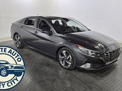 Used 2023 Hyundai Elantra Limited w/ Preferred Accessory Package