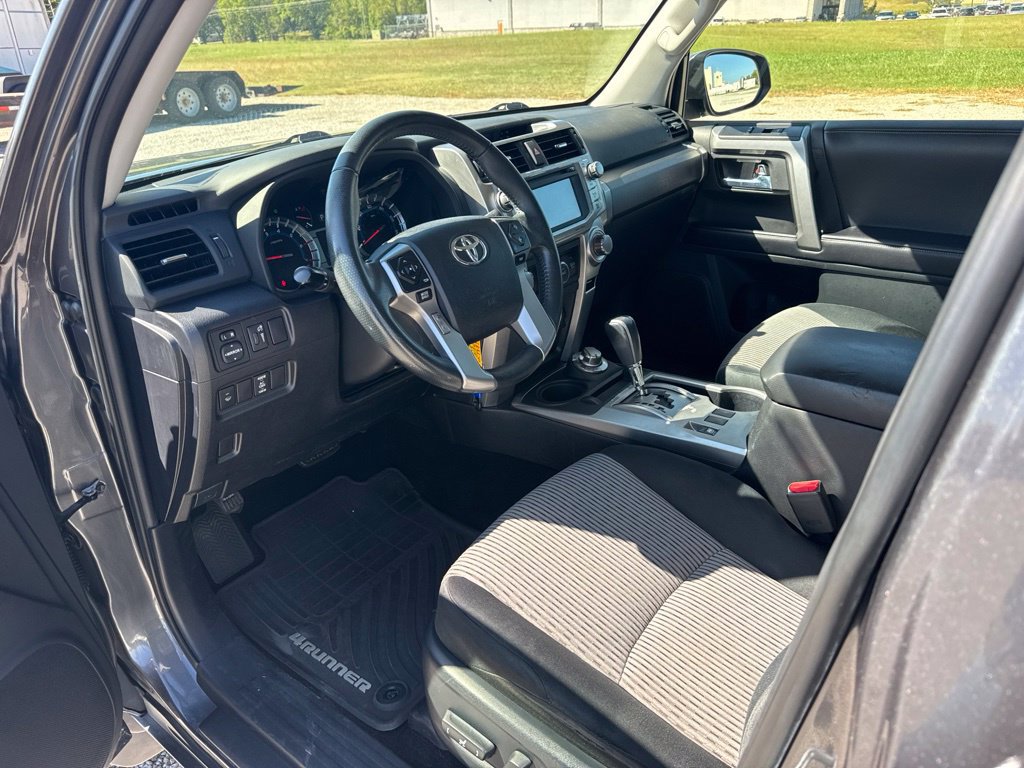 Used 2016 Toyota 4Runner SR5 AWD/4WD image 19