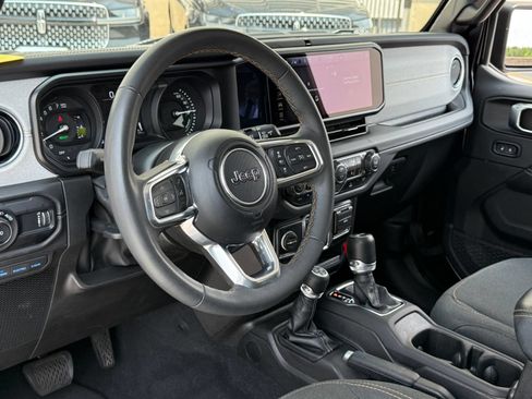 Used 2024 Jeep Wrangler Unlimited Sahara AWD/4WD image 23