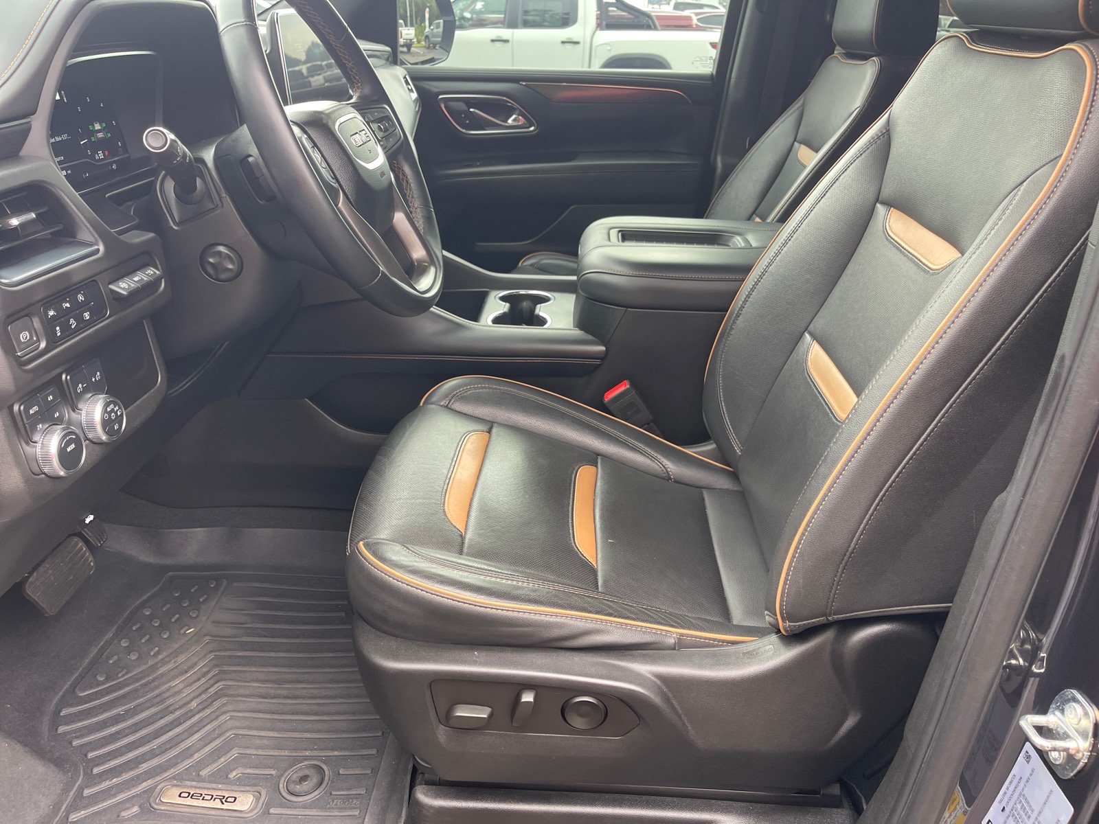 Used 2023 GMC Yukon AT4 w/ AT4 Premium Package AWD/4WD image 10
