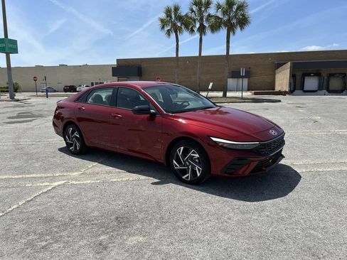 New 2025 Hyundai Elantra SEL FWD image 2
