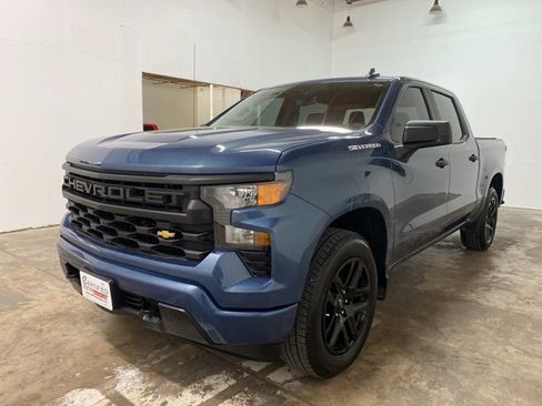 Used 2024 Chevrolet Silverado 1500 Custom image 1