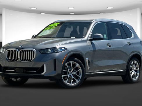 Used 2024 BMW X5 xDrive40i w/ Premium Package image 2