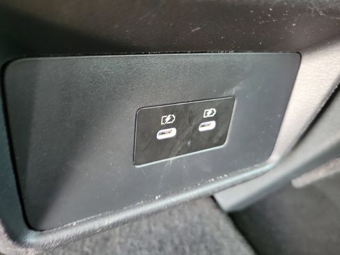 Used 2025 Nissan Rogue SV FWD image 13
