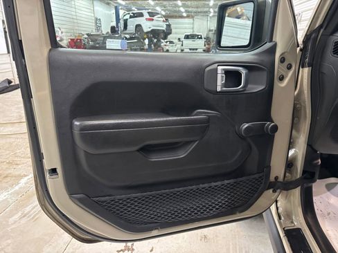 Used 2022 Jeep Gladiator Sport AWD/4WD image 7