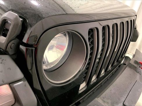 Used 2020 Jeep Gladiator Rubicon image 12
