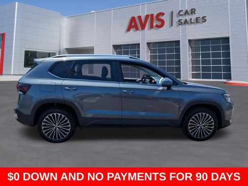 Used 2025 Volkswagen Taos SE FWD image 5