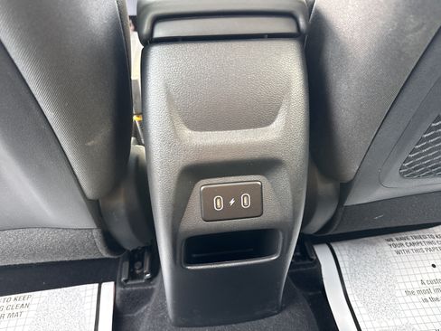 Used 2025 Hyundai Venue SEL FWD image 22