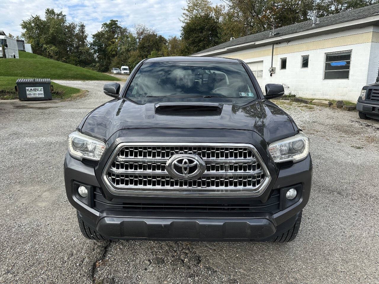 Used 2016 Toyota Tacoma TRD Sport w/ Towing Package AWD/4WD image 10
