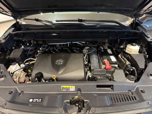Used 2022 Toyota Highlander LE FWD image 11