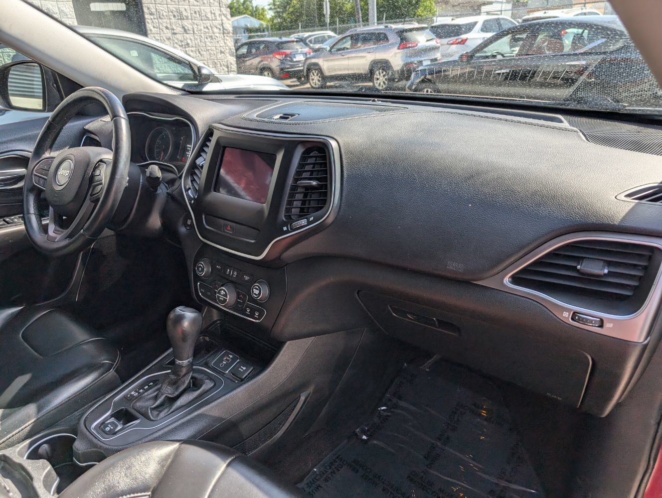 Used 2019 Jeep Cherokee Latitude Plus w/ Comfort/Convenience Group FWD image 13