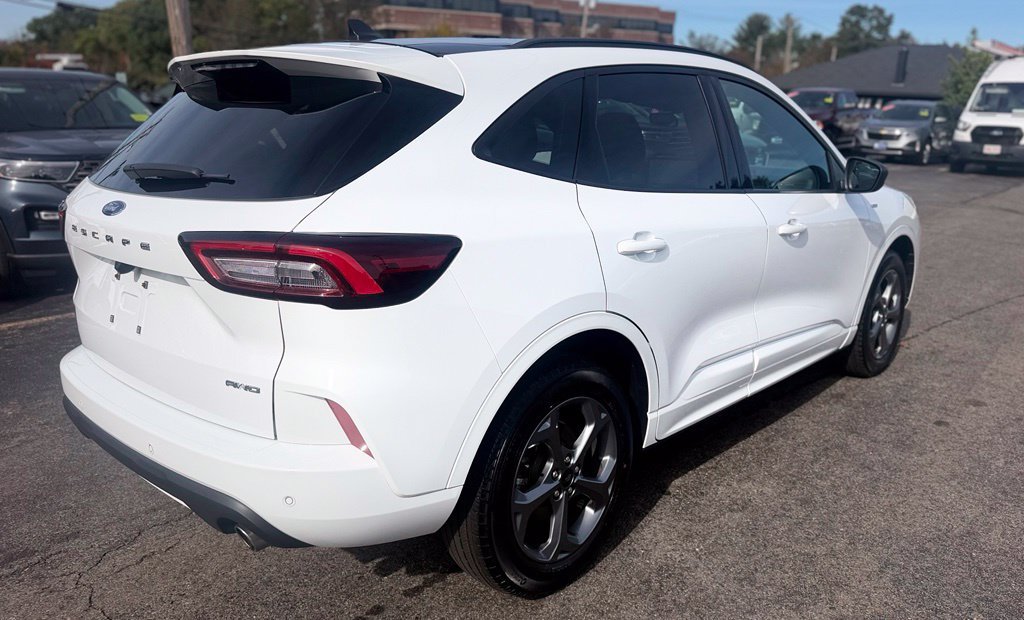 Used 2023 Ford Escape ST-Line w/ Tech Pack #1 AWD/4WD image 8