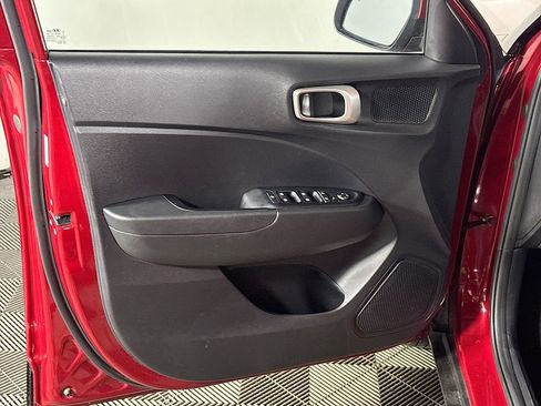 Used 2025 Hyundai Venue SEL image 10