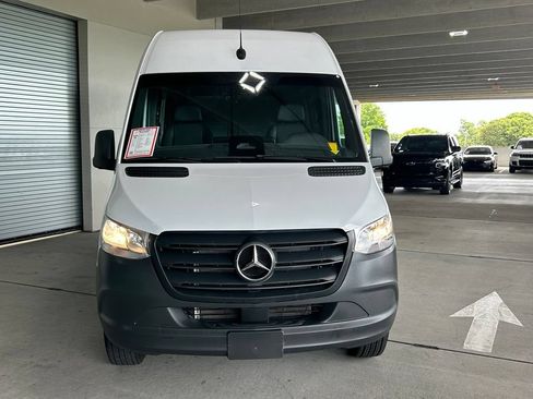 Used 2025 Mercedes-Benz Sprinter 2500 image 8