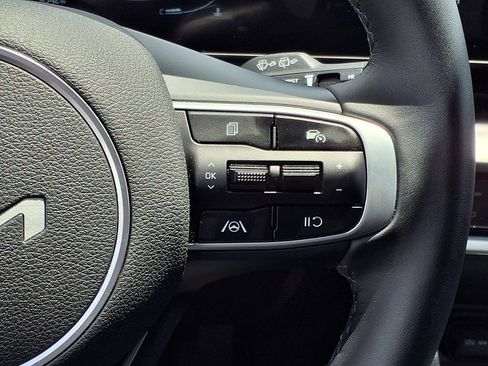 Used 2025 Kia Sportage EX FWD image 16