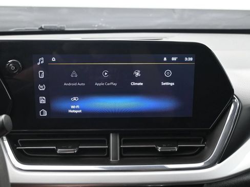 Used 2025 Chevrolet Trax LT FWD image 13