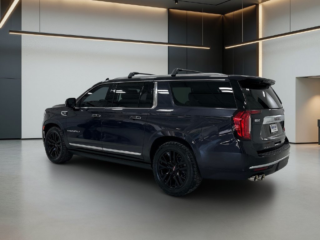 Used 2023 GMC Yukon XL Denali w/ Denali Reserve Package AWD/4WD image 3