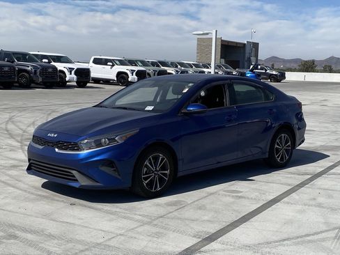 Used 2022 Kia Forte LXS w/ LXS Technology Package image 4