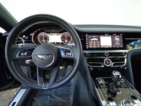 Used 2022 Bentley Flying Spur V8 image 35