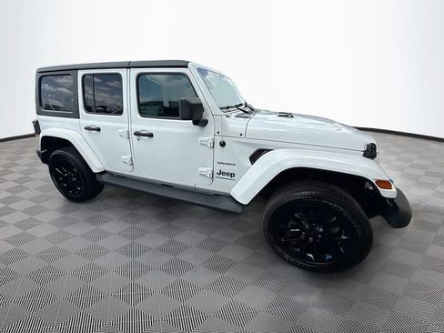 Used 2023 Jeep Wrangler Unlimited Sahara w/ Cold Weather Group AWD/4WD image 5