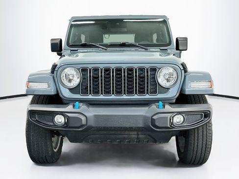 Used 2024 Jeep Wrangler Unlimited w/ Convenience Group AWD/4WD image 2