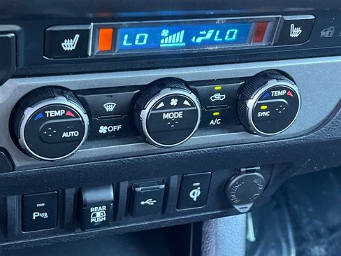 Used 2021 Toyota Tacoma TRD Off-Road w/ TRD Premium Off Road Package AWD/4WD image 21