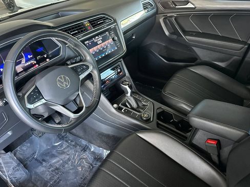 Used 2024 Volkswagen Tiguan SE AWD/4WD image 10