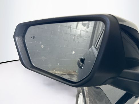 Used 2024 Chevrolet Equinox LT FWD image 16