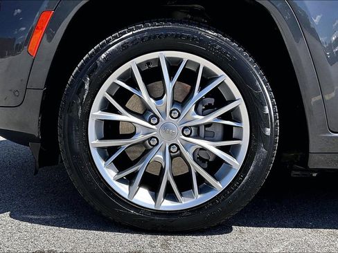 Used 2022 Jeep Grand Cherokee Summit w/ Advanced Protech Group IV AWD/4WD image 9