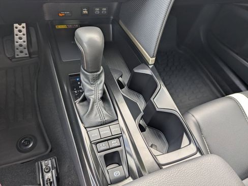 Used 2025 Toyota Camry SE image 26