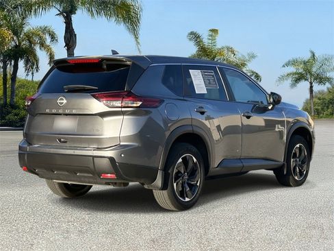 Certified 2025 Nissan Rogue SV image 4