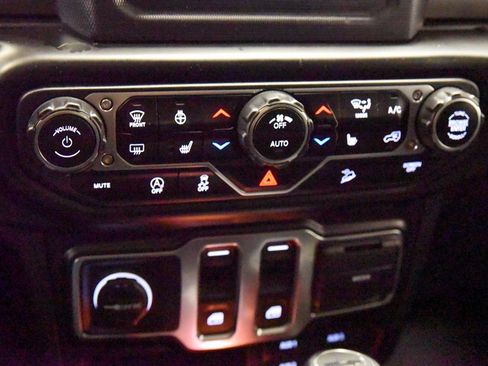 Used 2020 Jeep Wrangler Sport image 18